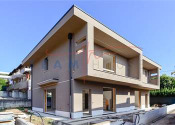 Villa in Vendita a Lurago d'Erba (CO) via Biennio 