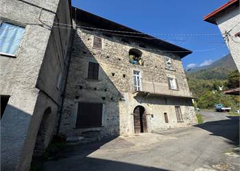 BERBENNO DI VALTELLINA – CASA D’EPOCA SU TRE LIVELLI