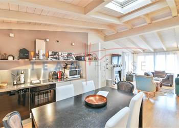 Attico mansardato di tre locali