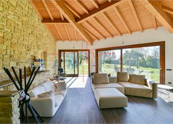 ESCLUSIVA VILLA INDIPENDENTE A EUPILIO – PRIVACY E DESIGN MATERICO