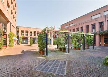 Seregno, Corte del Cotone: Prestigioso Locale  Ideale per Ristorazione o Studi.