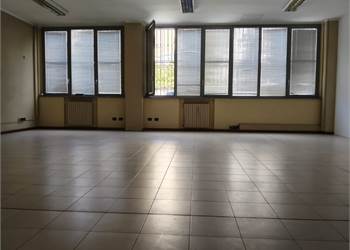 Seregno Centro – Luminoso Ufficio Open-Space di 100 mq in Locazione